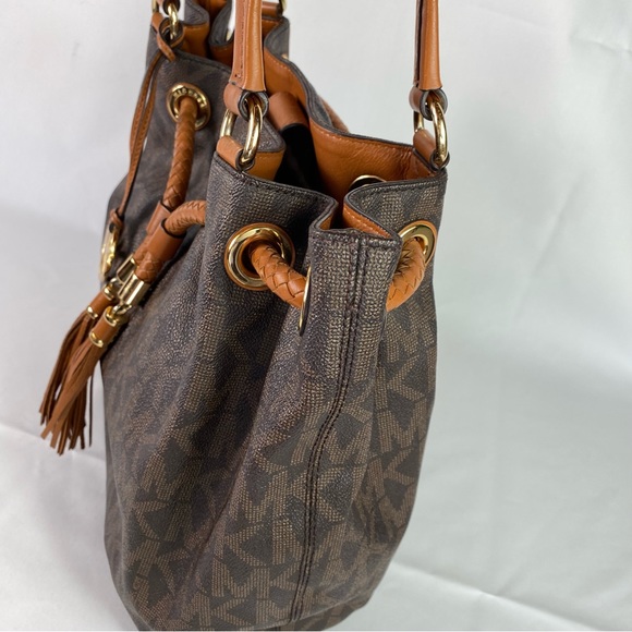 Michael Kors Collection, Bucket bag and wallet - Picture 6 of 16